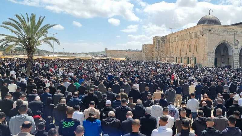 120 ألف مصلٍ أدوا صلاة الجمعة في المسجد الأقصى