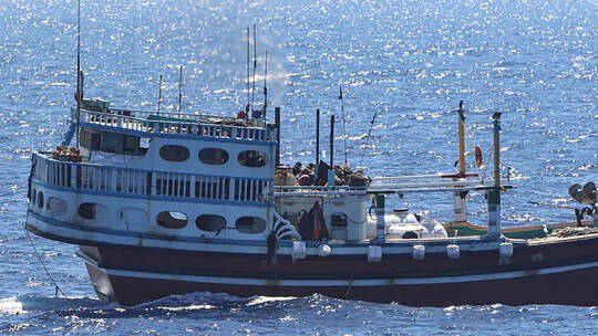 البحرية الهندية تنقذ سفينة صيد إيرانية من قبضة قراصنة قبالة الصومال