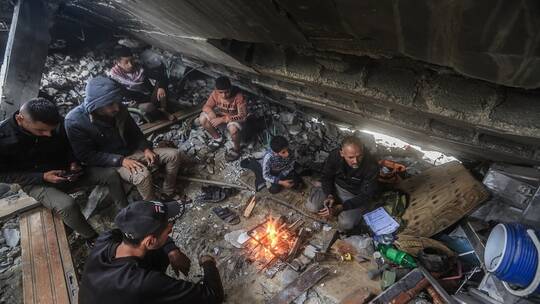 غزة تواجه اليوم أشد الهجمات الإسرائيلية دموية.. مئات القتلى والجرحى بقنابل عملاقة