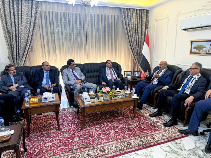 العميد طارق صالح لدى لقائه كادر سفارة اليمن في عمّان: المجلس الرئاسي جاهز لكافة الخيارات 