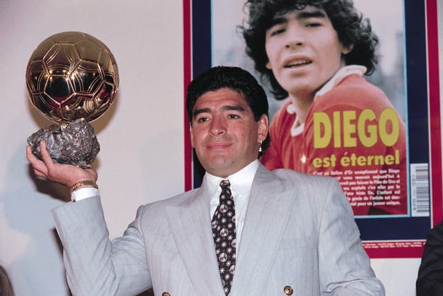 عرض الكرة الذهبية لمارادونا في كأس العالم 1986 للبيع في مزاد