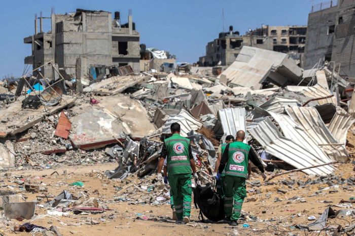 العثور على مقبرة جماعية جديدة بمجمع الشفاء في غزة
