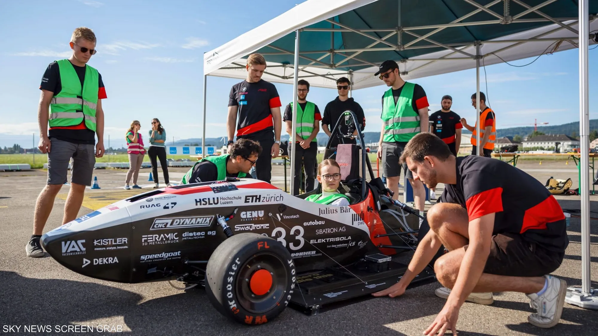 طلاب سويسريون يصنعون أسرع سيارة كهربائية في العالم