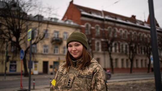استخبارات روسيا: زيلينسكي يزيد عدد النساء في صفوف قواته