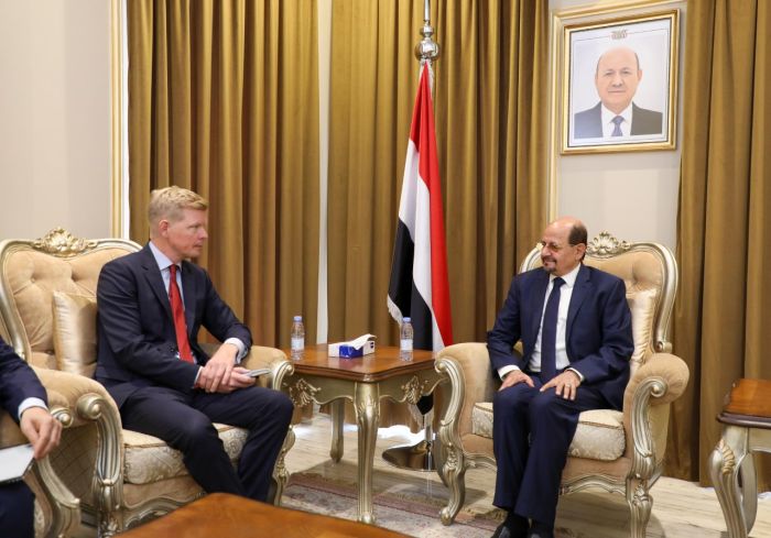 خلال لقائه المبعوث الخاص للأمين العام.. وزير الخارجية يشدد على ضرورة إعادة النظر في التعاطي الأممي مع الحوثيين