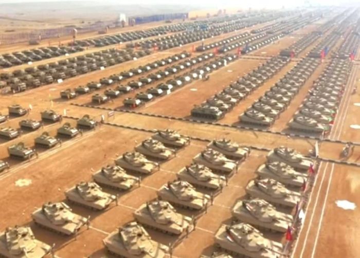 الجيش المصري يصطف في سيناء.. السيسي: لدينا القوة الكافية للدفاع عن أنفسنا