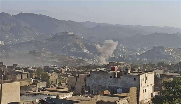 ميليشيات الحوثي تستهدف مواقع الجيش شرق مدينة تعز