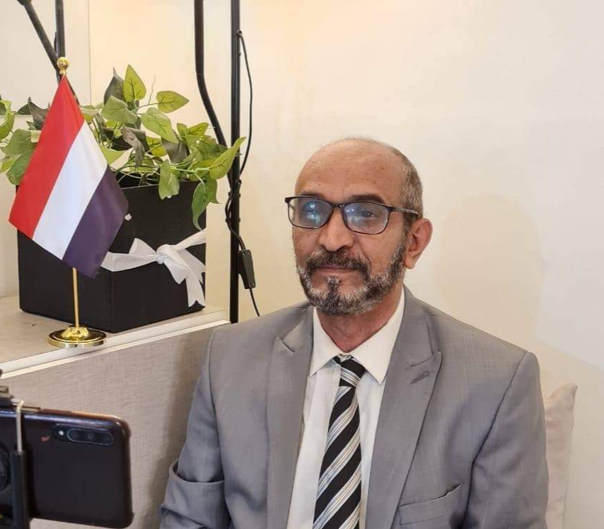 د. علي العسلي  : الحوثي يهين العلم والقضاء والقضاة!